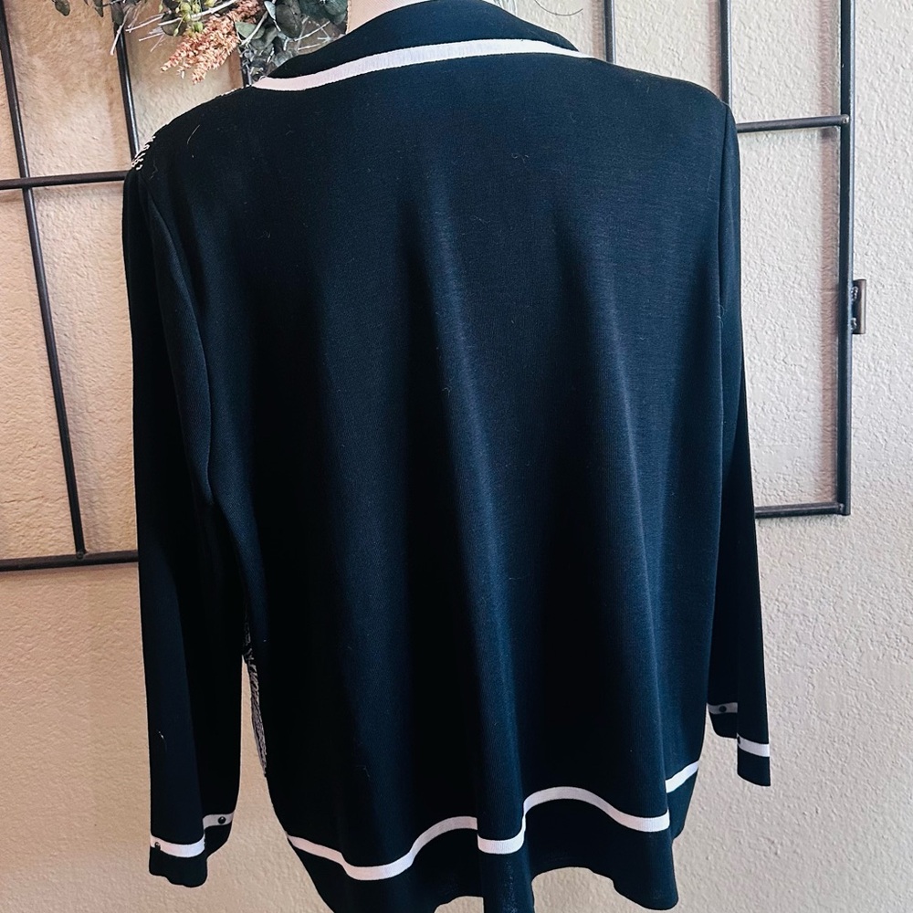 Ming Wang Black and White Floral Cardigan Sweater - Picture 9 of 10